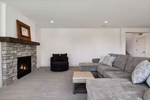 1886 Della Dr, Chanhassen, MN 55317 - Photo 51