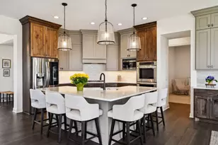 1886 Della Dr, Chanhassen, MN 55317 - Photo 15