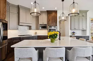 1886 Della Dr, Chanhassen, MN 55317 - Photo 17