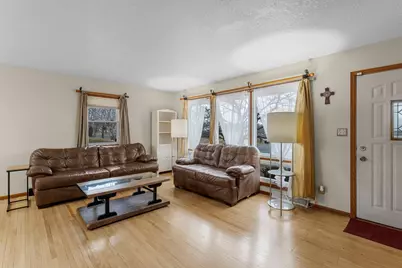 902 7th Avenue E, Shakopee, MN 55379 - Photo 3