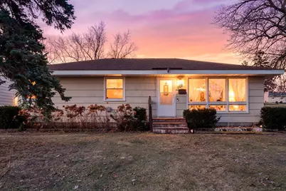 902 7th Avenue E, Shakopee, MN 55379 - Photo 1