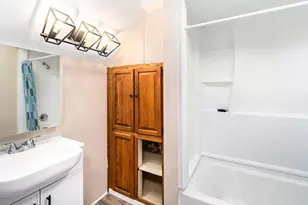 706 E 11th St, Duluth, MN 55805 - Photo 17