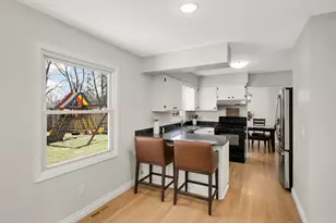 7495 Saratoga Dr, Chanhassen, MN 55317 - Photo 7