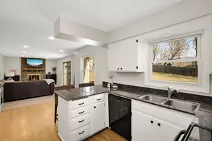 7495 Saratoga Dr, Chanhassen, MN 55317 - Photo 5