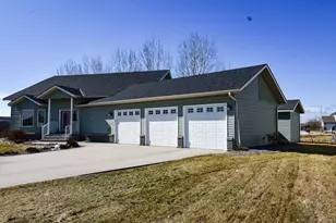 913 41st Ave S, Moorhead, MN 56560 - Photo 3
