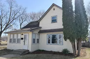 46 2nd St NE, Madelia, MN 56062 - Photo 1