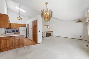 902 Evergreen Dr, Burnsville, MN 55337 - Photo 15