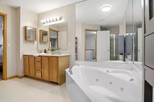 8731 Quarry Ridge Ln, Woodbury, MN 55125 - Photo 23