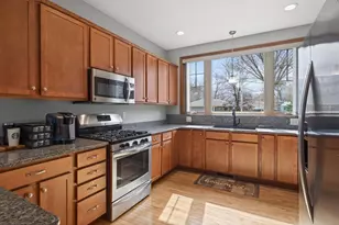 1581 Christie Pl, Saint Paul, MN 55106 - Photo 9