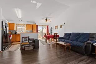 407 8th St NW, Dodge Center, MN 55927 - Photo 5