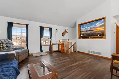 407 8th Street NW, Dodge Center, MN 55927 - Photo 3