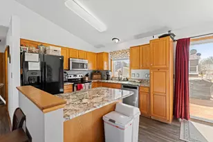 407 8th St NW, Dodge Center, MN 55927 - Photo 7