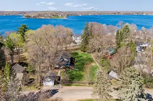 3142 Brooks Ln, Wayzata, MN 55391 - Photo 3