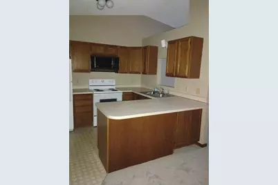 1027 Pond View Court, Vadnais Heights, MN 55127 - Photo 5