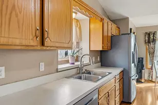 5785 Yucca Ln N, Plymouth, MN 55446 - Photo 9