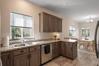 1048 Dayton Avenue, Saint Paul, MN 55104 - Photo 11