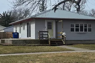 524 1st Ave SE, Wells, MN 56097 - Photo 1