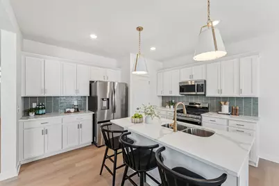 386 Laurel Place, River Falls, WI 54022 - Photo 5