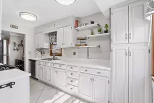 1726 Hyacinth Ave E, Saint Paul, MN 55106 - Photo 9