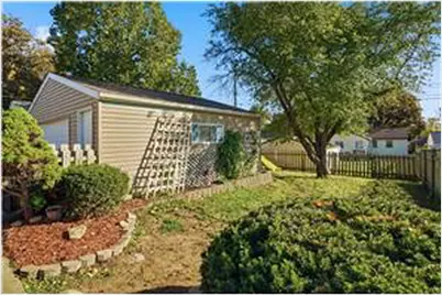 1726 Hyacinth Avenue E, Saint Paul, MN 55106 - Photo 31