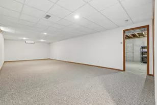 610 Deschepper St, Marshall, MN 56258 - Photo 45