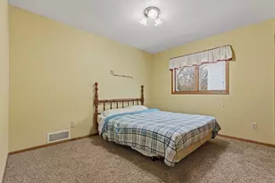 610 Deschepper St, Marshall, MN 56258 - Photo 39