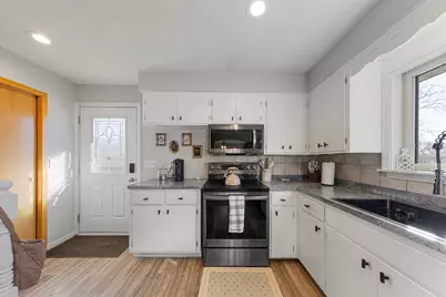 235 S Cedar Street, Belle Plaine, MN 56011 - Photo 7