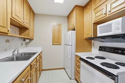 2700 Oxford Street N #102, Roseville, MN 55113 - Photo 7