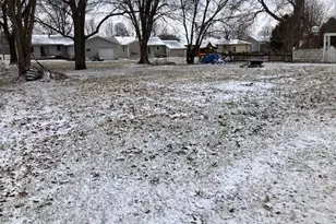 906 5th St SW, Waseca, MN 56093 - Photo 3