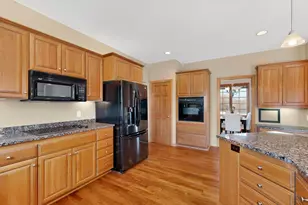 4823 Scenic Oak Dr SW, Rochester, MN 55902 - Photo 17