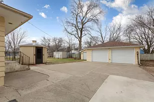 107 21st Ave NW, Faribault, MN 55021 - Photo 5