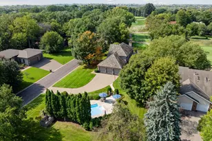10500 Niblick Ln, Eden Prairie, MN 55347 - Photo 5