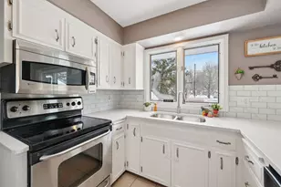 6515 Olympia St, Golden Valley, MN 55427 - Photo 3