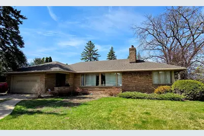 910 3rd Avenue SW, Pipestone, MN 56164 - Photo 1