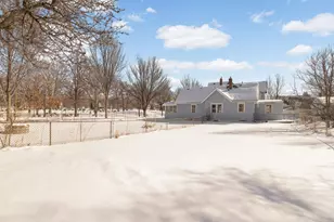 16 Sycamore St E, Saint Paul, MN 55117 - Photo 17