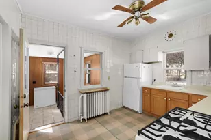 16 Sycamore St E, Saint Paul, MN 55117 - Photo 9