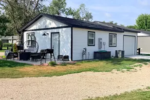 201 1/2 10th Ave SE, Pipestone, MN 56164 - Photo 5