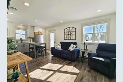 201 1/2 10th Avenue SE, Pipestone, MN 56164 - Photo 5