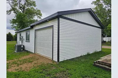 201 1/2 10th Avenue SE, Pipestone, MN 56164 - Photo 3