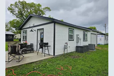 201 1/2 10th Avenue SE, Pipestone, MN 56164 - Photo 1
