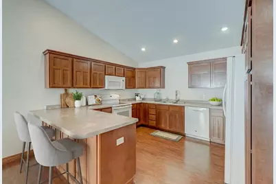 957 Fairchild Drive, River Falls, WI 54022 - Photo 5