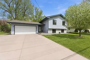 819 Grant St, Anoka, MN 55303 - Photo 1