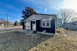 704 E Walnut St, Redwood Falls, MN 56283 - Photo 3