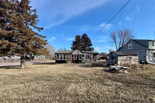 704 E Walnut St, Redwood Falls, MN 56283 - Photo 1