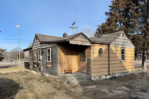 704 E Walnut St, Redwood Falls, MN 56283 - Photo 7