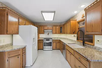 561 Deer Ridge Lane S, Maplewood, MN 55119 - Photo 15