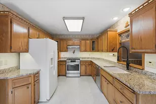 561 Deer Ridge Ln S, Maplewood, MN 55119 - Photo 15