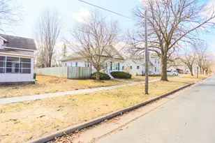 522 E Walnut St, River Falls, WI 54022 - Photo 1