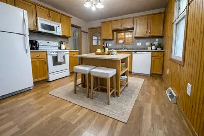 616 W Redwood Street, Marshall, MN 56258 - Photo 5