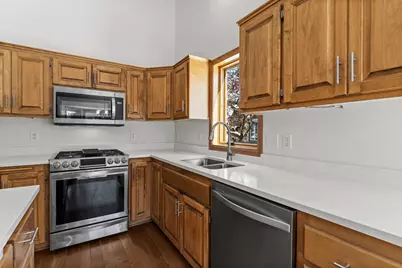 303 Sunflower Court, Vadnais Heights, MN 55127 - Photo 15